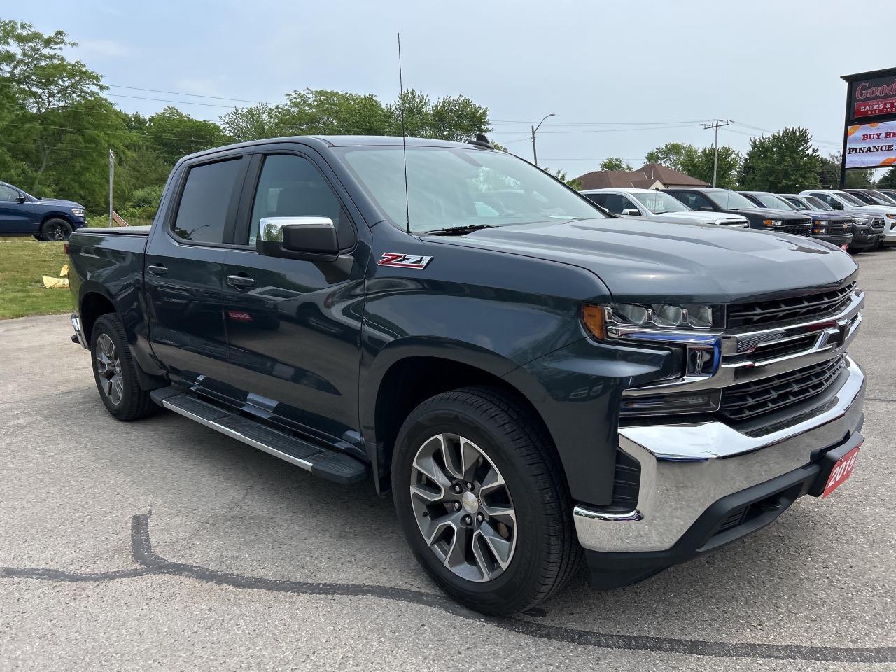 2019 Chevrolet Silverado 1500 LT, CLEAN CARFAX, 6 PASSENGER, REMOTE START! Photo3