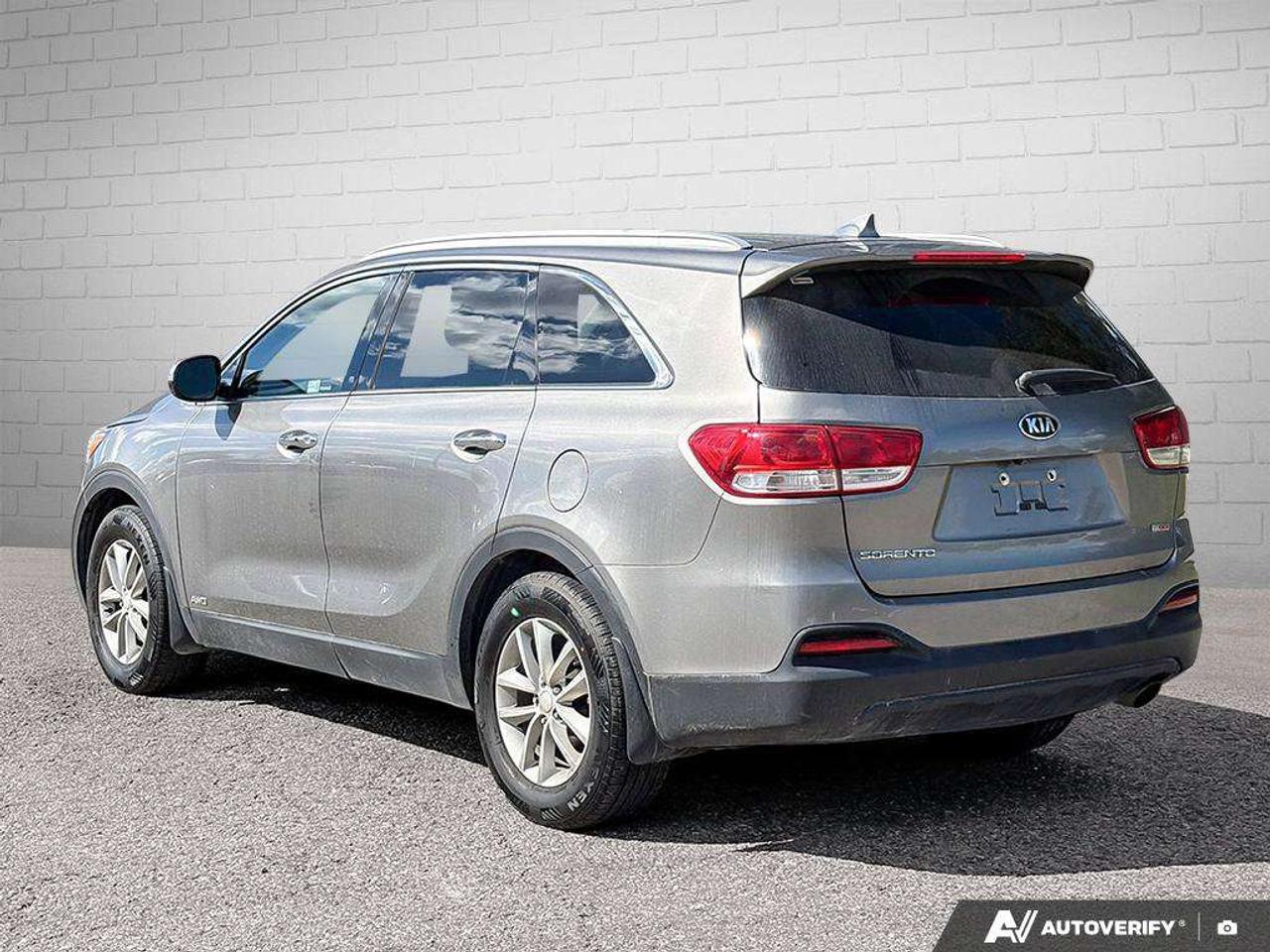 2018 Kia Sorento LX TurboCERTIFIED AS-TRADED, ONE-OWNER, ACCIDENT-FREE, AWD Photo