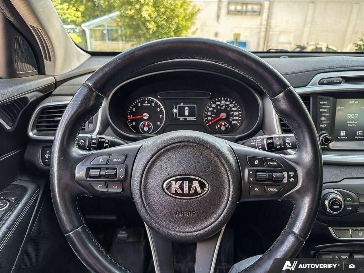 2018 Kia Sorento LX TurboCERTIFIED AS-TRADED, ONE-OWNER, ACCIDENT-FREE, AWD Photo