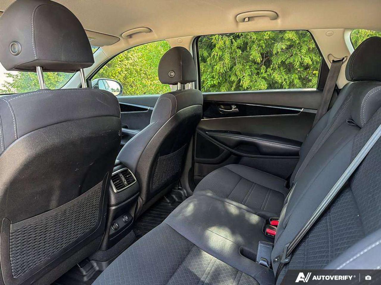 2018 Kia Sorento LX TurboCERTIFIED AS-TRADED, ONE-OWNER, ACCIDENT-FREE, AWD Photo