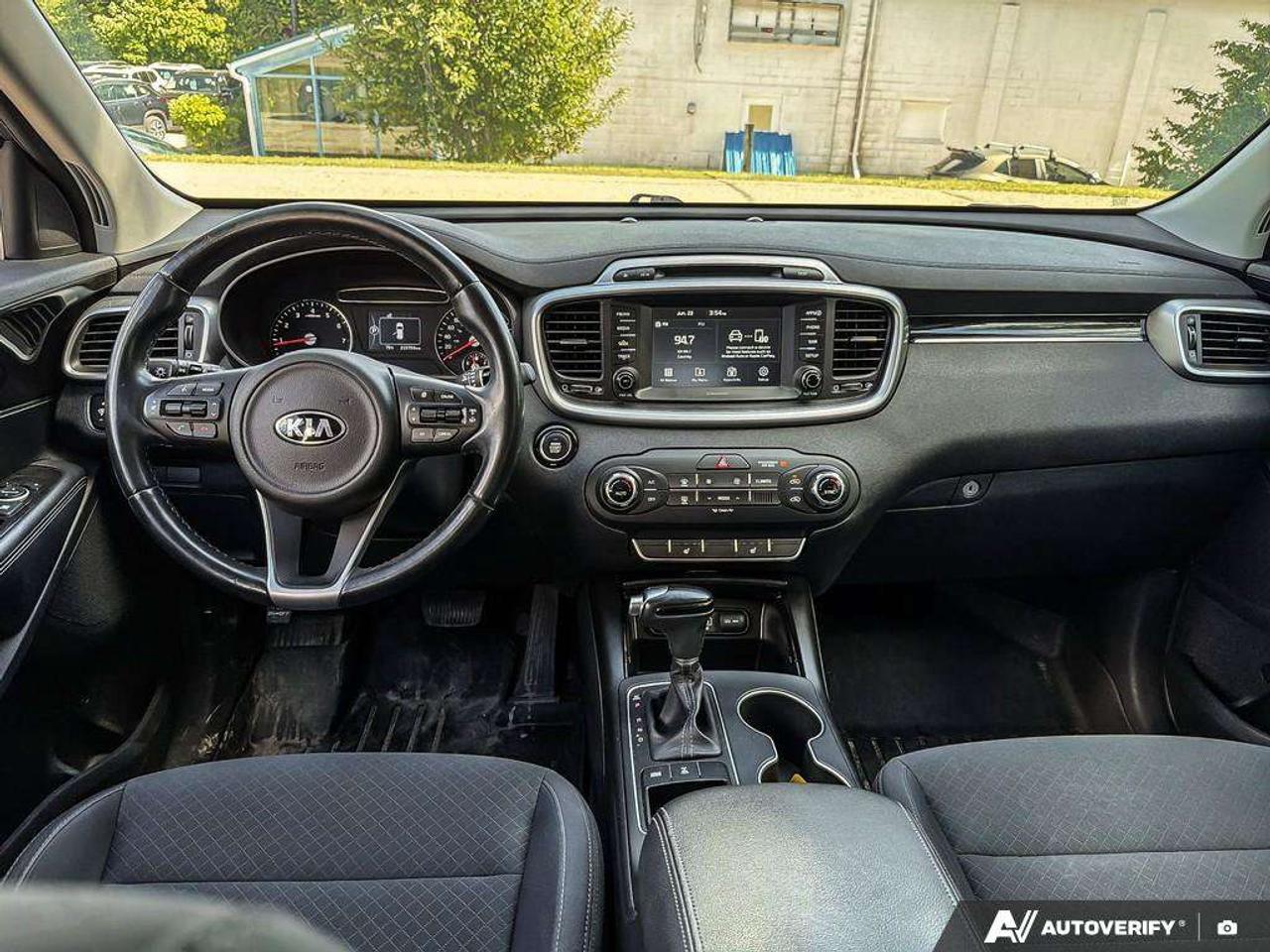 2018 Kia Sorento LX TurboCERTIFIED AS-TRADED, ONE-OWNER, ACCIDENT-FREE, AWD Photo