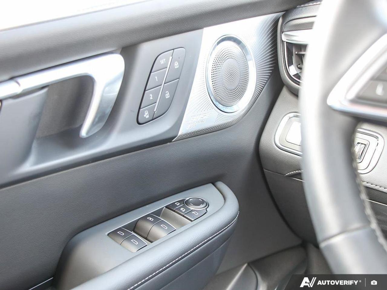 2025 Buick Enclave AvenirAVENIR, AWD, 2.5T, NAV, ROOF, COMPANY CAR! Photo