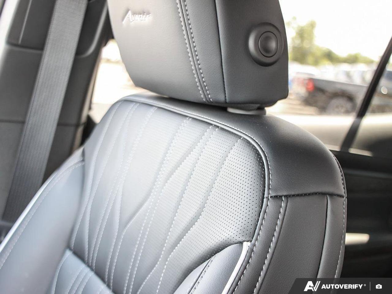 2025 Buick Enclave AvenirAVENIR, AWD, 2.5T, NAV, ROOF, COMPANY CAR! Photo