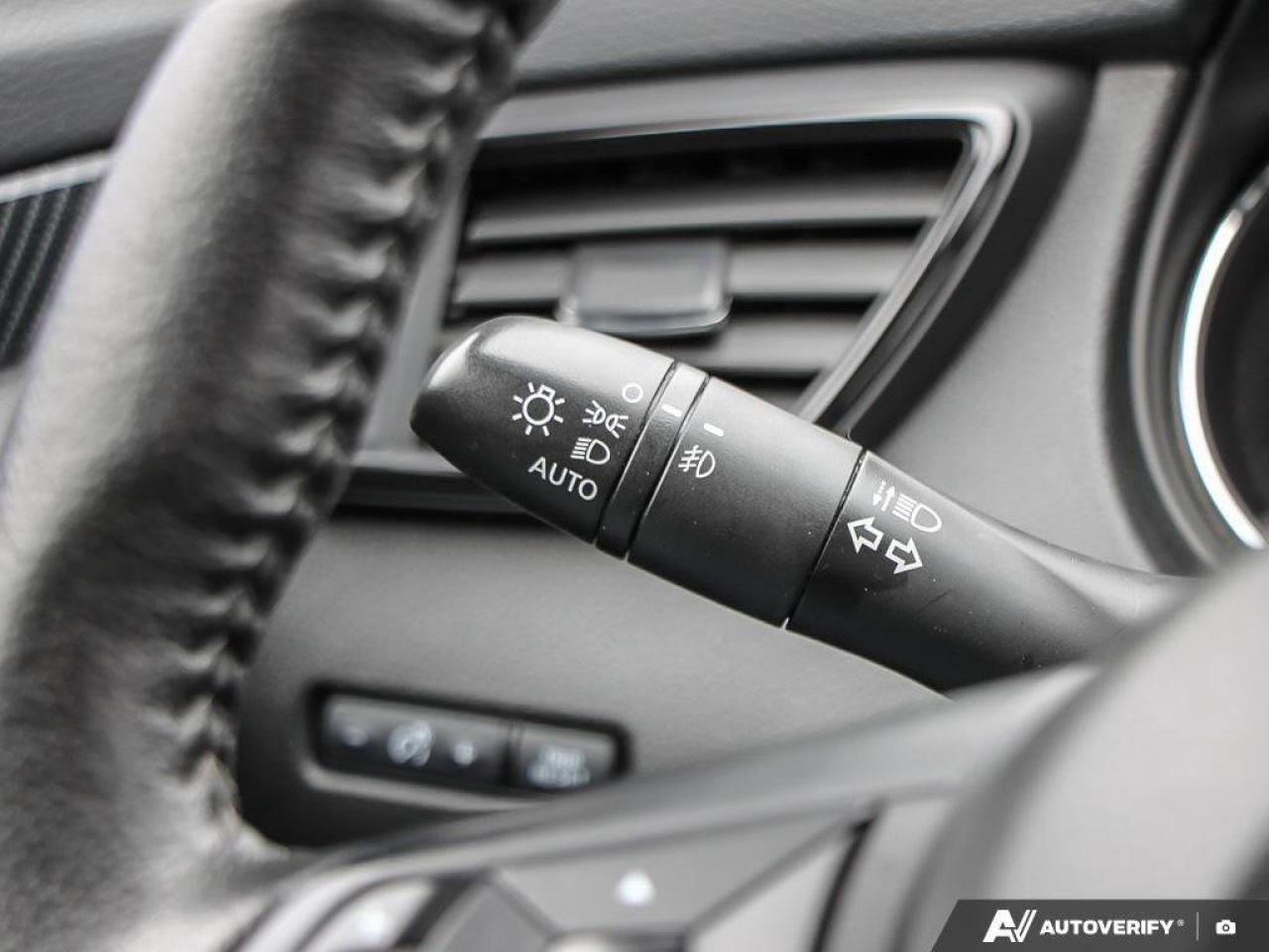 2020 Nissan Rogue SLSL, AWD, NAV, ROOF, HEATED LEATHER, CLEAN CARFAX Photo