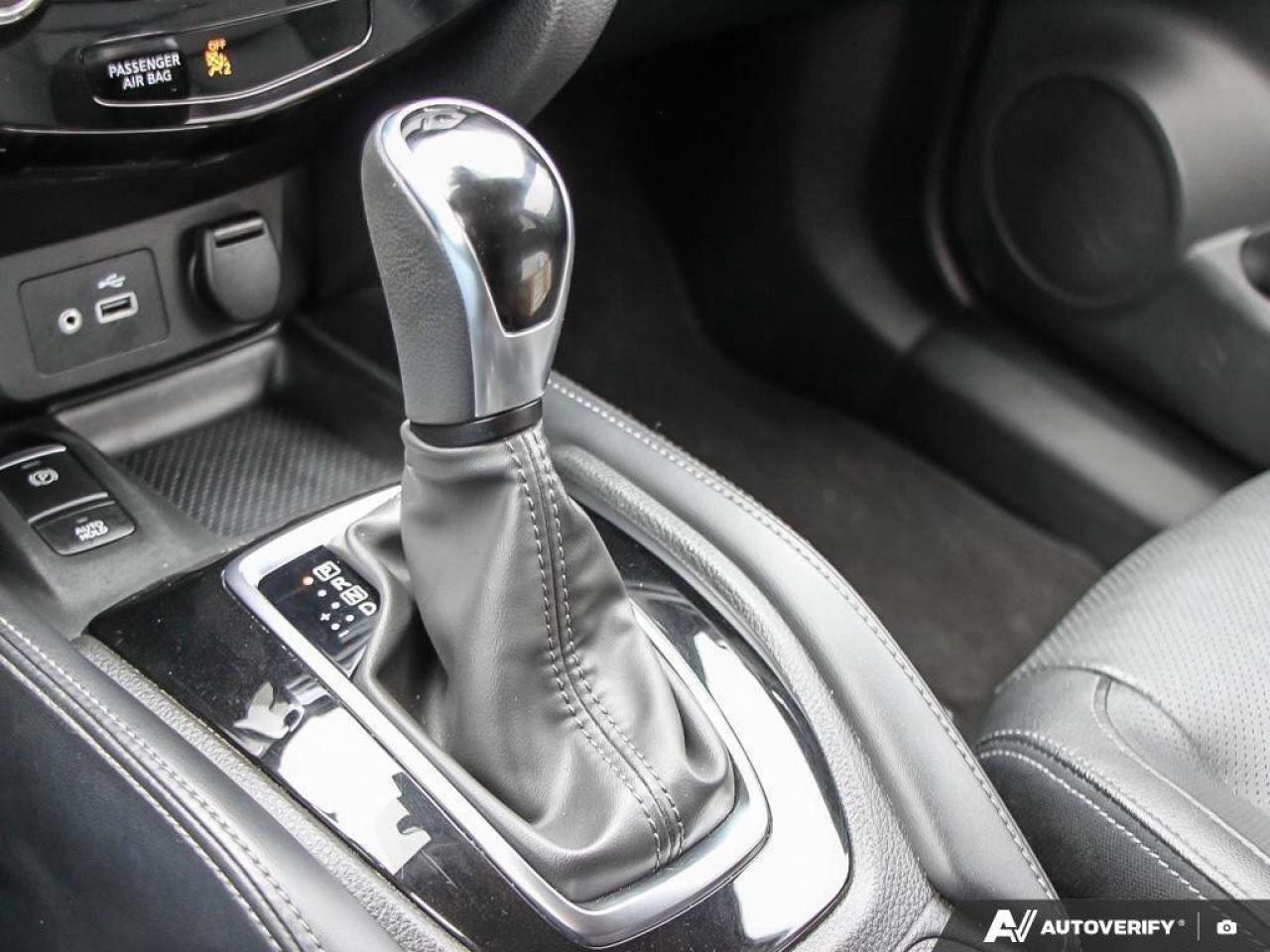 2020 Nissan Rogue SLSL, AWD, NAV, ROOF, HEATED LEATHER, CLEAN CARFAX Photo