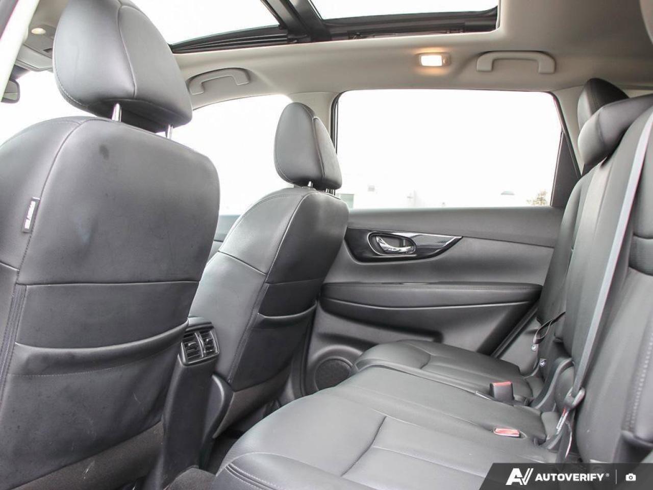 2020 Nissan Rogue SLSL, AWD, NAV, ROOF, HEATED LEATHER, CLEAN CARFAX Photo