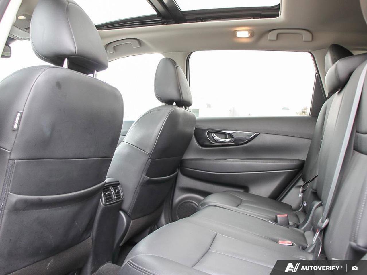 2020 Nissan Rogue SLSL, AWD, NAV, ROOF, HEATED LEATHER, CLEAN CARFAX Photo