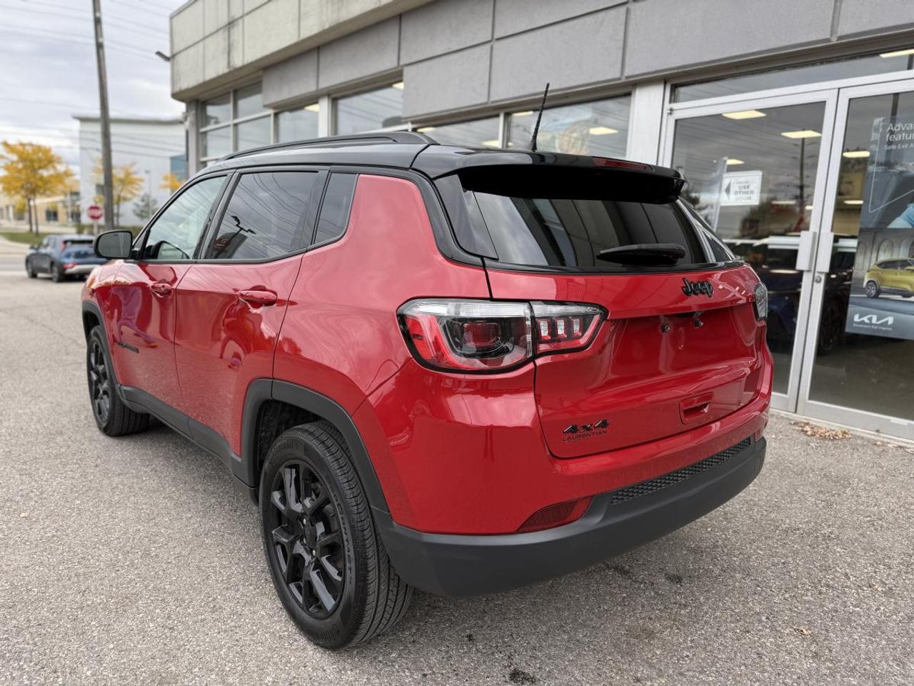 2023 Jeep Compass Altitude 4x4 Photo3