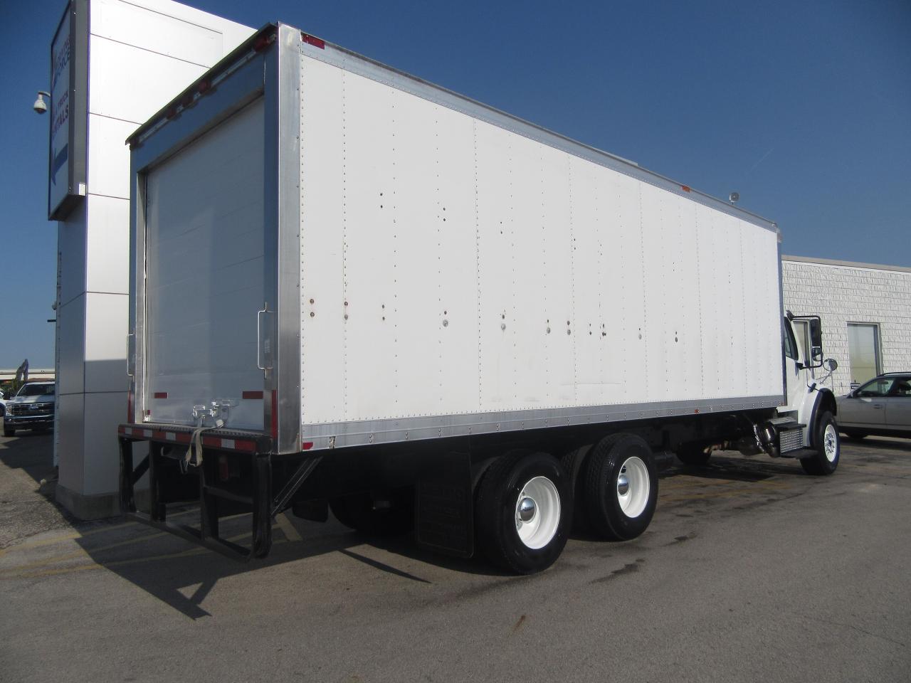 2015 Freightliner M2-106 TANDEM AXLE 26FT REEFER BOX CARRIER SUPRA SYSTEM Photo