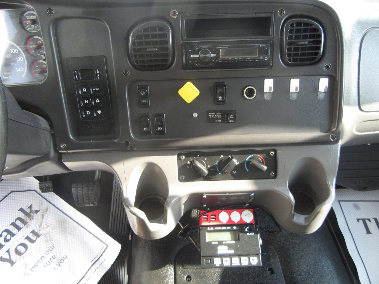 2015 Freightliner M2-106 TANDEM AXLE 26FT REEFER BOX CARRIER SUPRA SYSTEM Photo