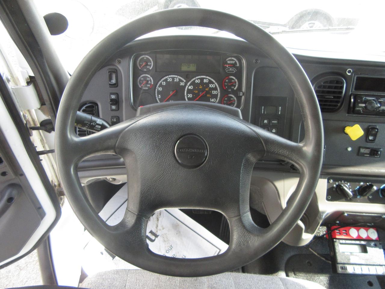 2015 Freightliner M2-106 TANDEM AXLE 26FT REEFER BOX CARRIER SUPRA SYSTEM Photo