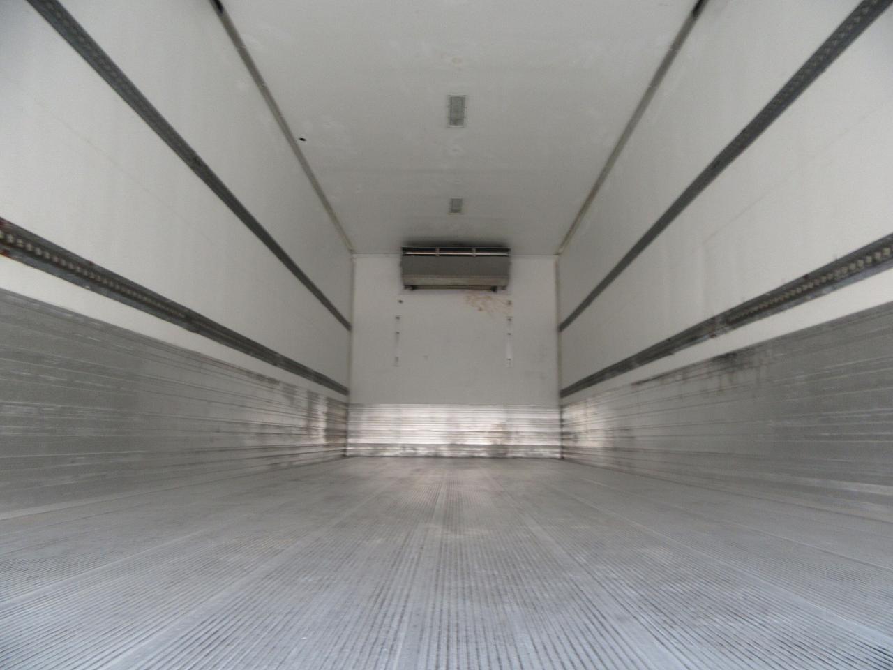 2015 Freightliner M2-106 TANDEM AXLE 26FT REEFER BOX CARRIER SUPRA SYSTEM Photo