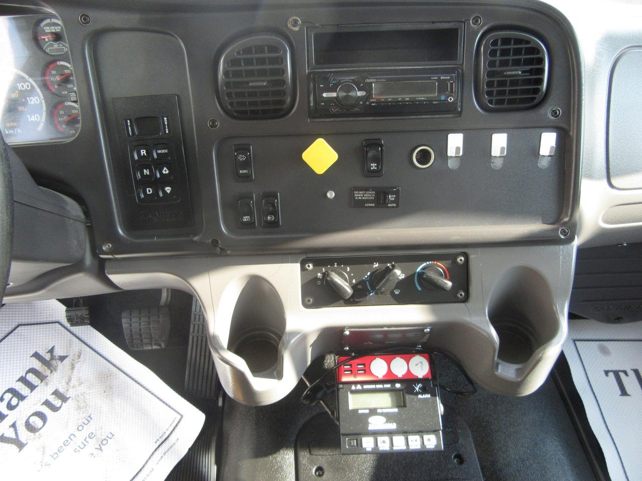 2015 Freightliner M2-106 TANDEM AXLE 26FT REEFER BOX CARRIER SUPRA SYSTEM Photo