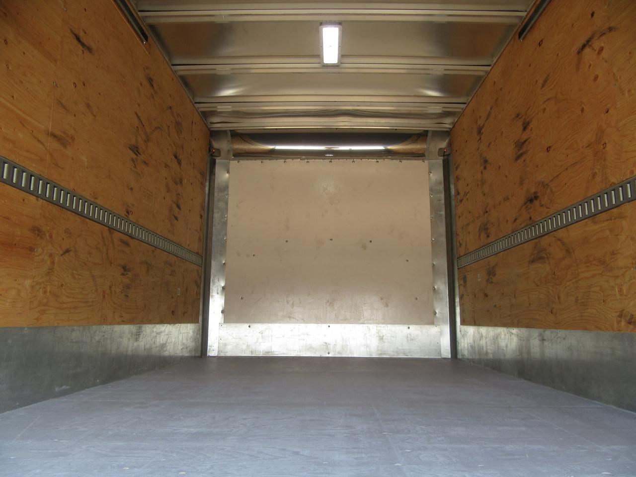 2024 Chevrolet Express 3500 GAS 14 FT CUBE VAN WITH CUSTOM HIGH BOX & RAMP Photo4