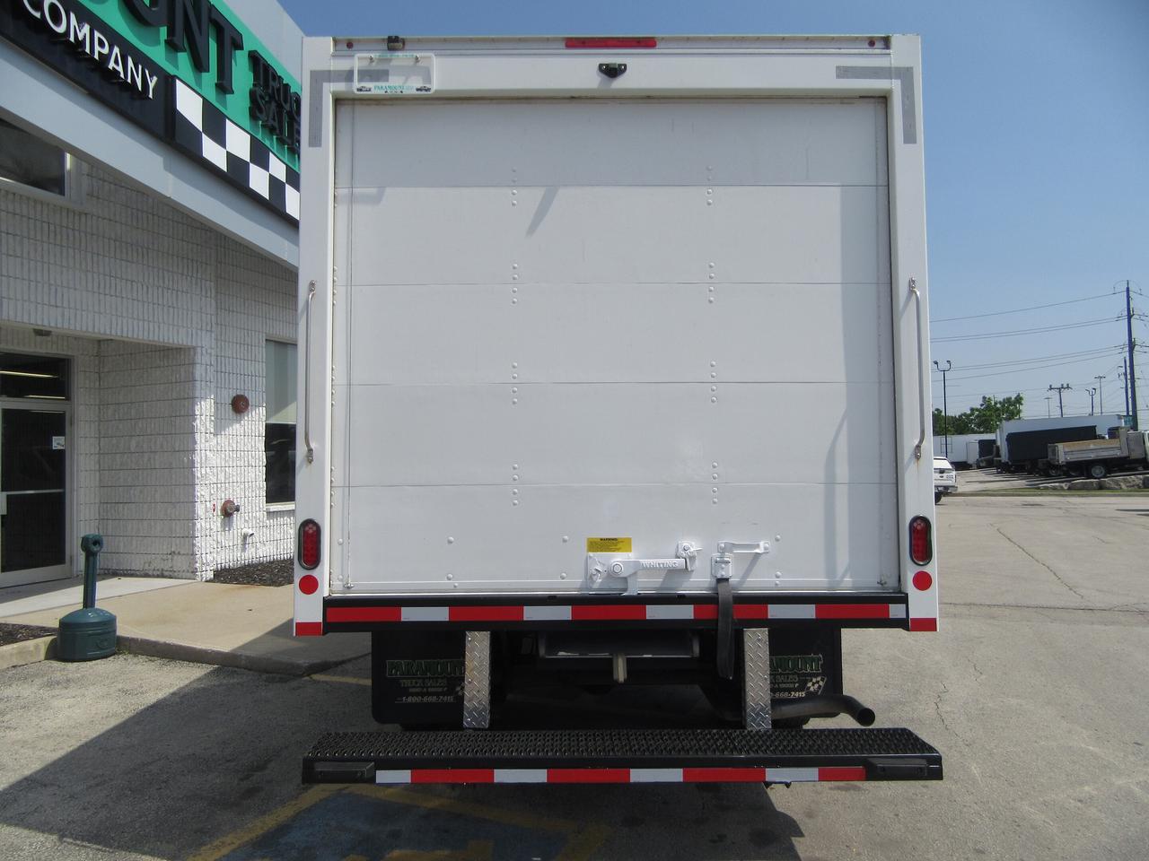 2024 Chevrolet Express 3500 GAS 14 FT CUBE VAN WITH CUSTOM HIGH BOX & RAMP Photo3
