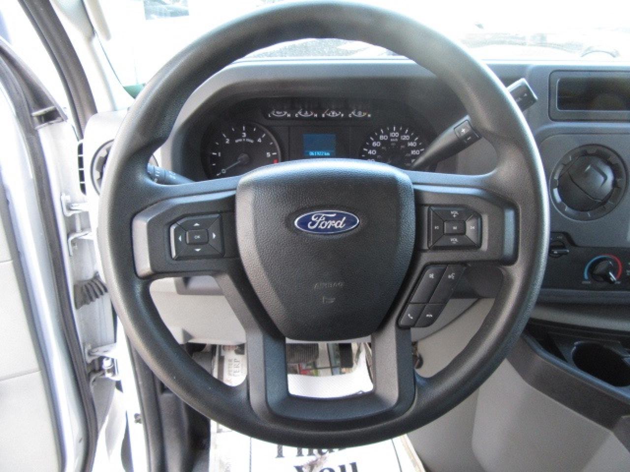 2022 Ford E-450 CUSTOM 18FT CUBE VAN HIGH BOX Photo