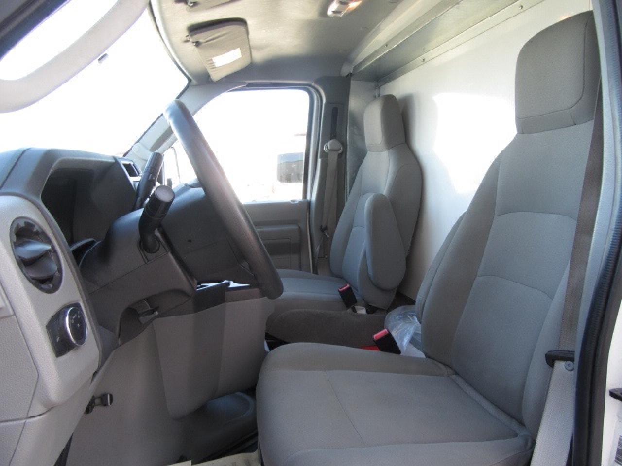 2022 Ford E-450 CUSTOM 18FT CUBE VAN HIGH BOX Photo