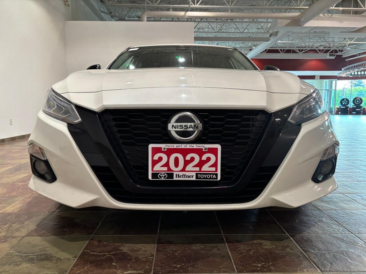 2022 Nissan Altima 2.5 SR Midnight Edition Photo3