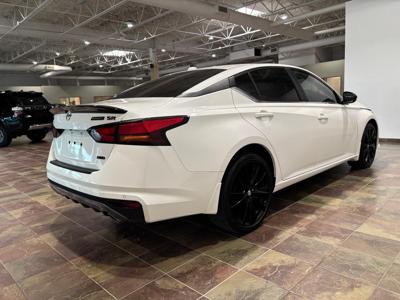 2022 Nissan Altima 2.5 SR Midnight Edition Photo