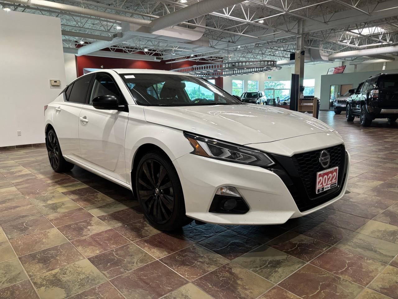 2022 Nissan Altima 2.5 SR Midnight Edition Photo
