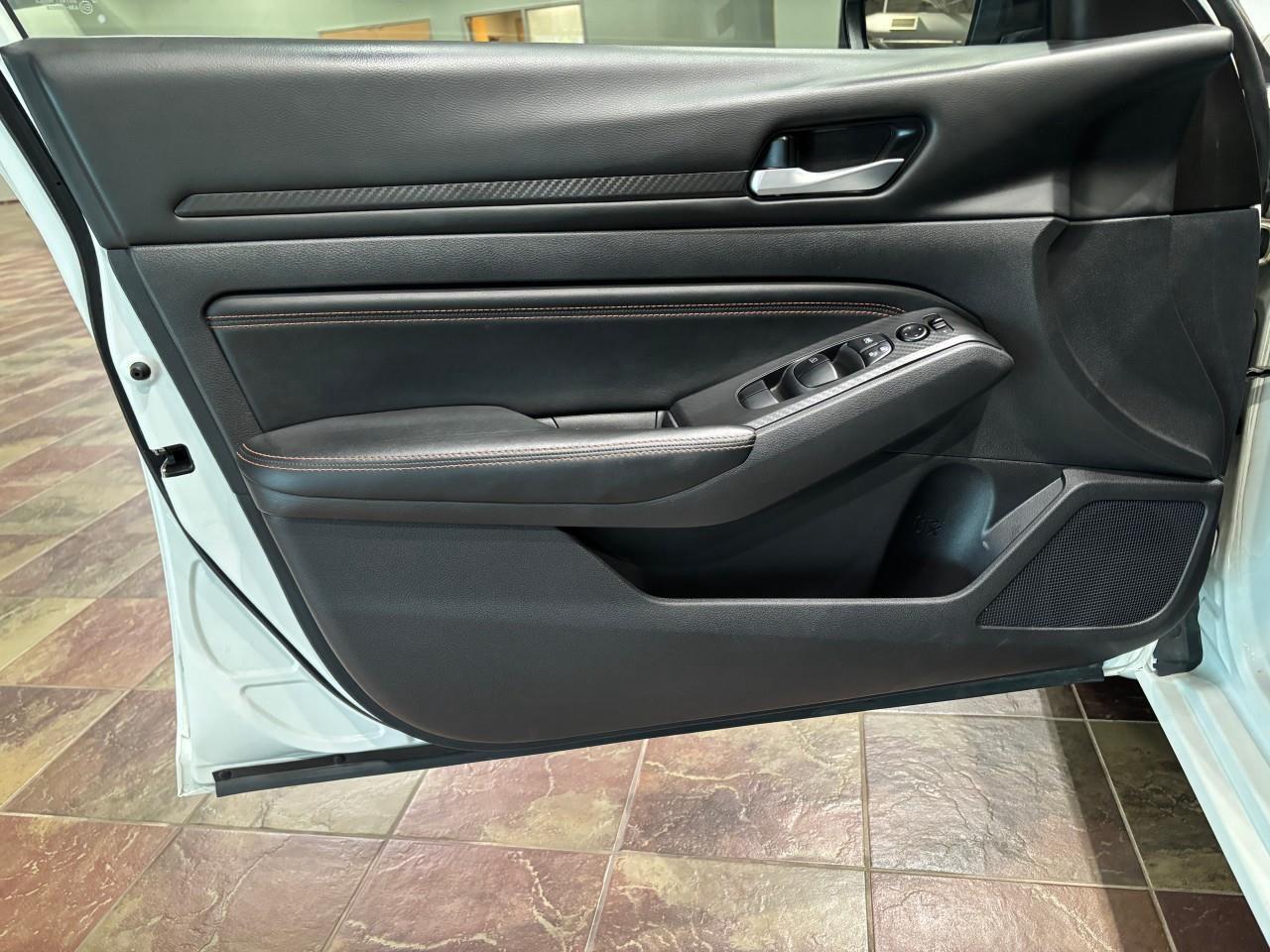 2022 Nissan Altima 2.5 SR Midnight Edition Photo