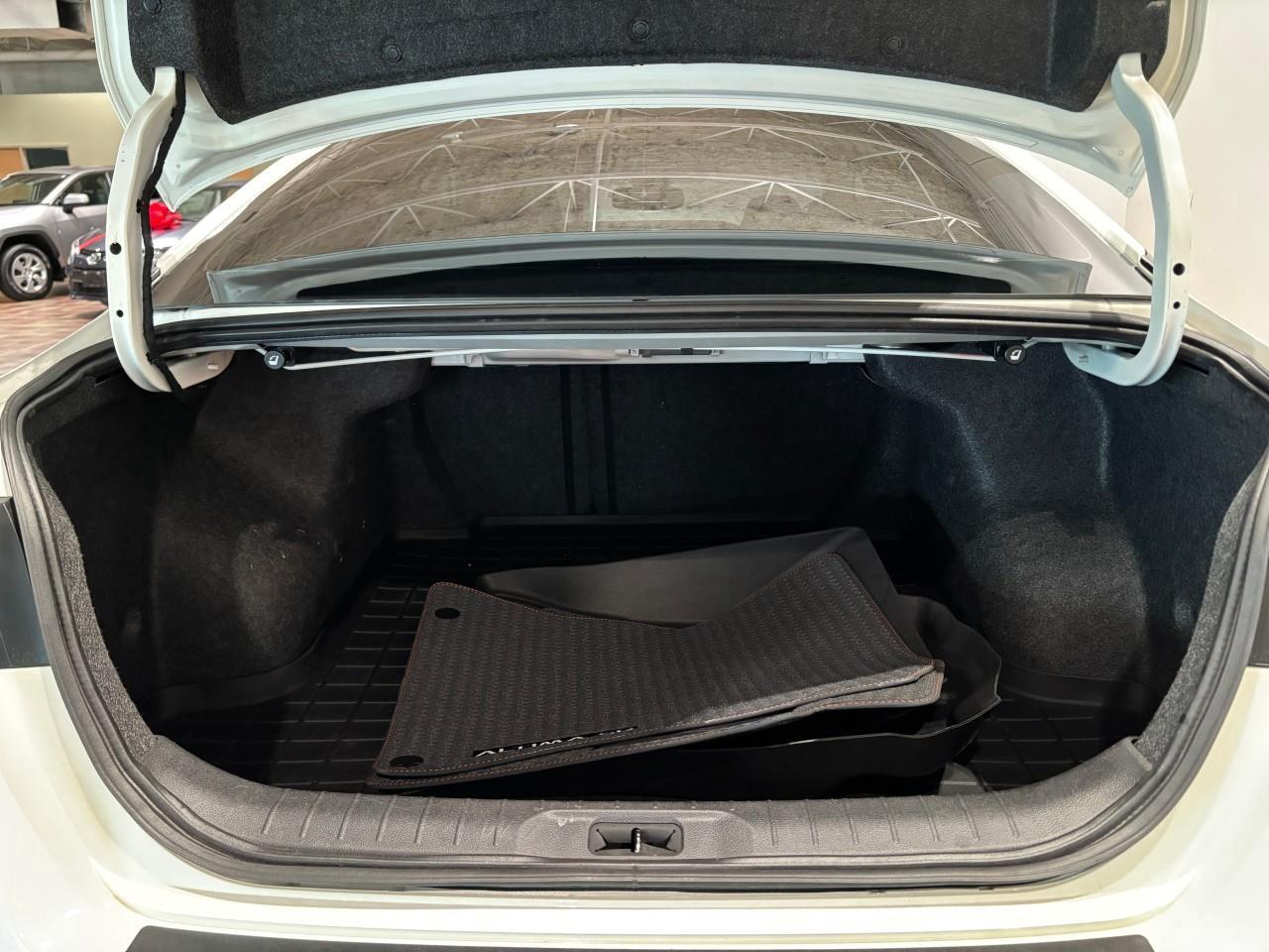 2022 Nissan Altima 2.5 SR Midnight Edition Photo