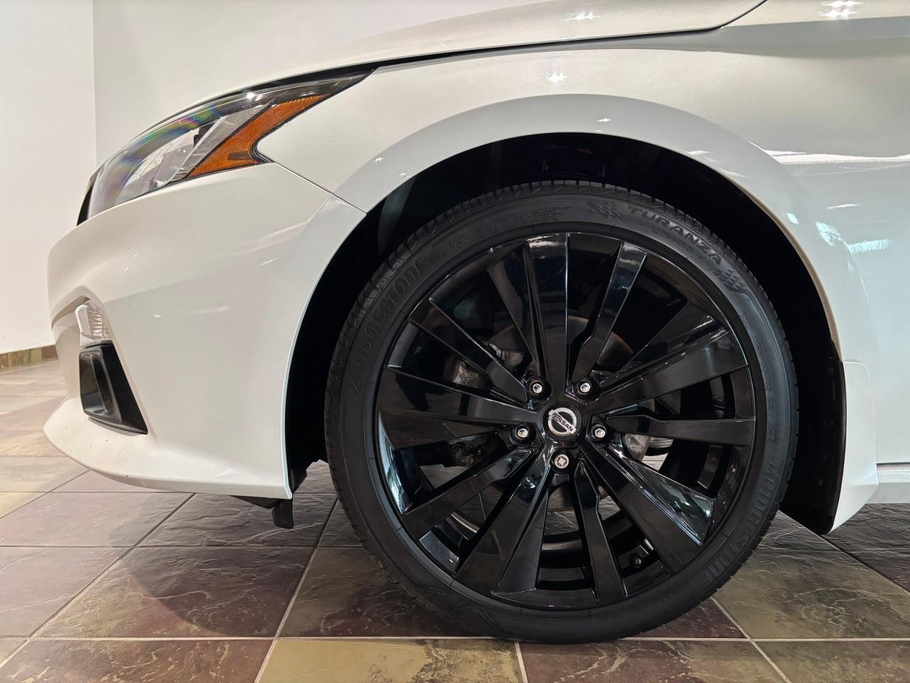 2022 Nissan Altima 2.5 SR Midnight Edition Photo