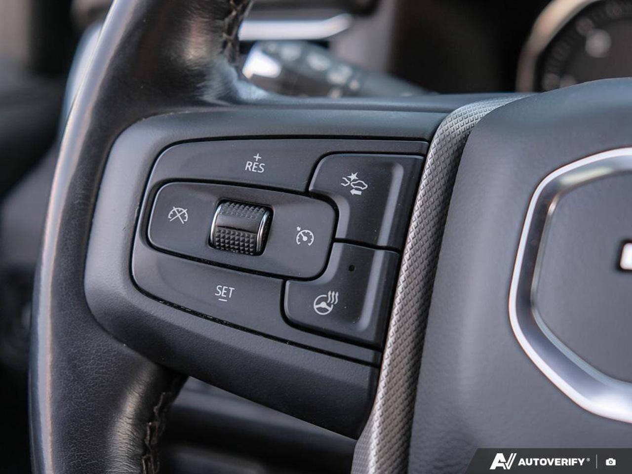 2021 GMC Yukon DenaliDENALI, 6.2L, NAV, ROOF, HTD/COOL, 1-OWNER! Photo