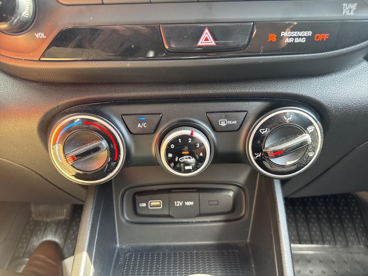 2022 Hyundai Venue ESS 1.6T HTD SEATS CPO* 3.99%** Photo