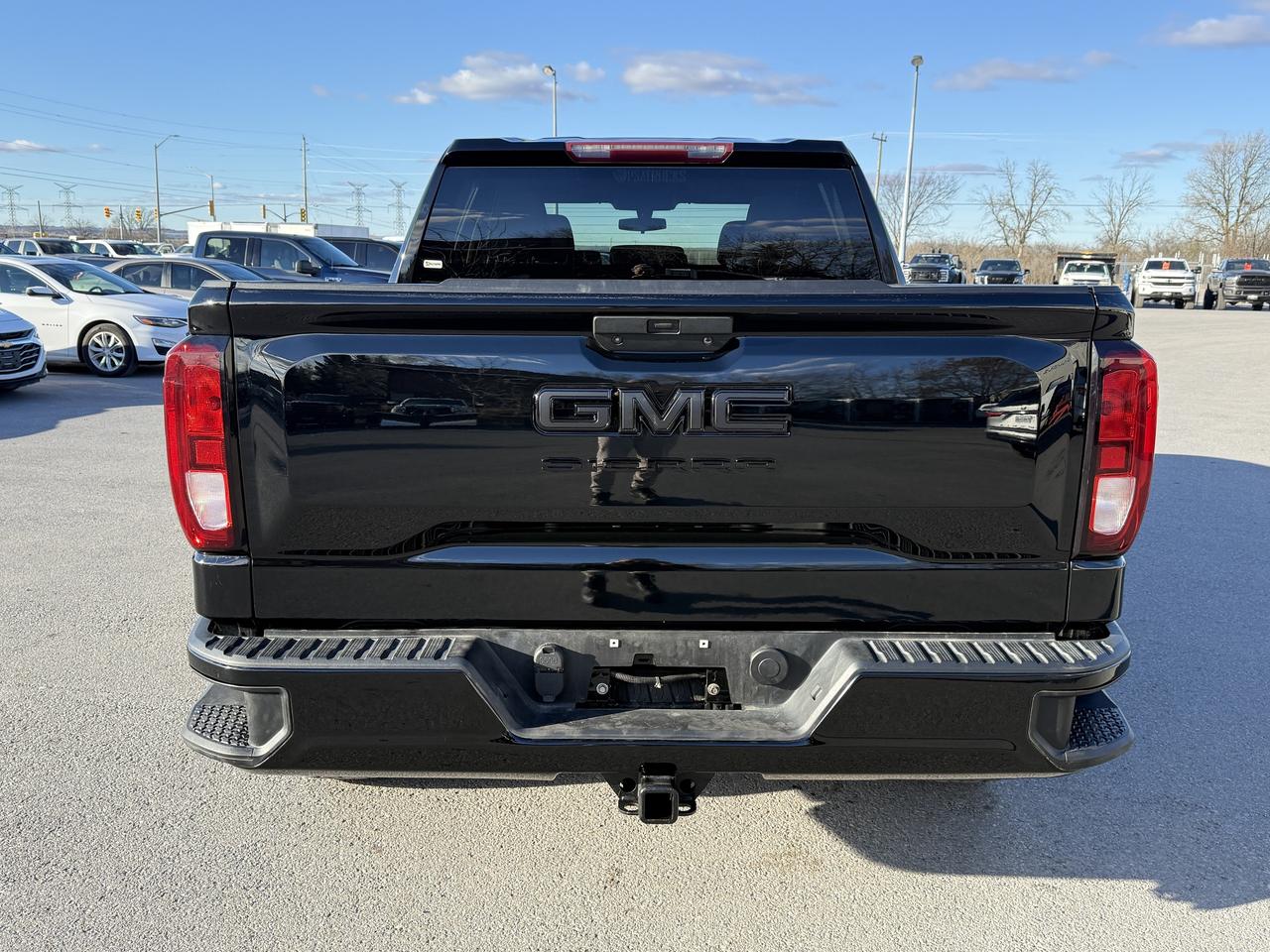 2021 GMC Sierra 1500 4WD Crew Cab Photo4