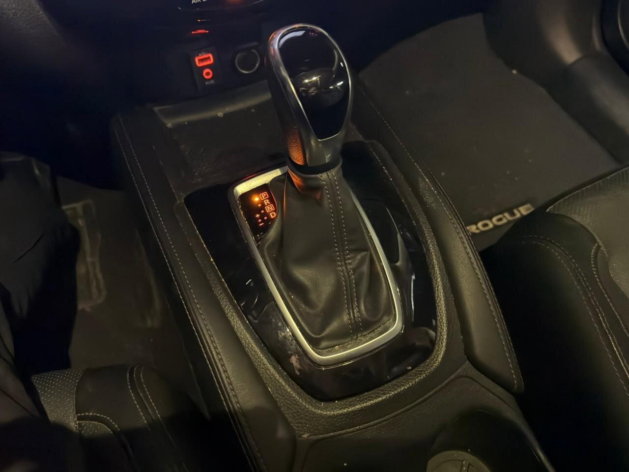 2017 Nissan Rogue SL PlatinumCERTIFIED AS-TRADED, AWD, SUNROOF, NAVI Photo