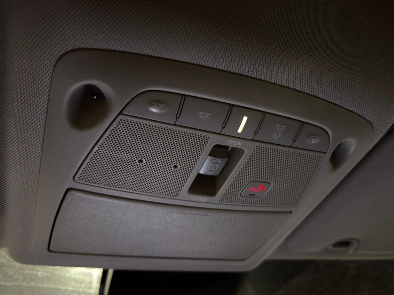 2017 Nissan Rogue SL PlatinumCERTIFIED AS-TRADED, AWD, SUNROOF, NAVI Photo