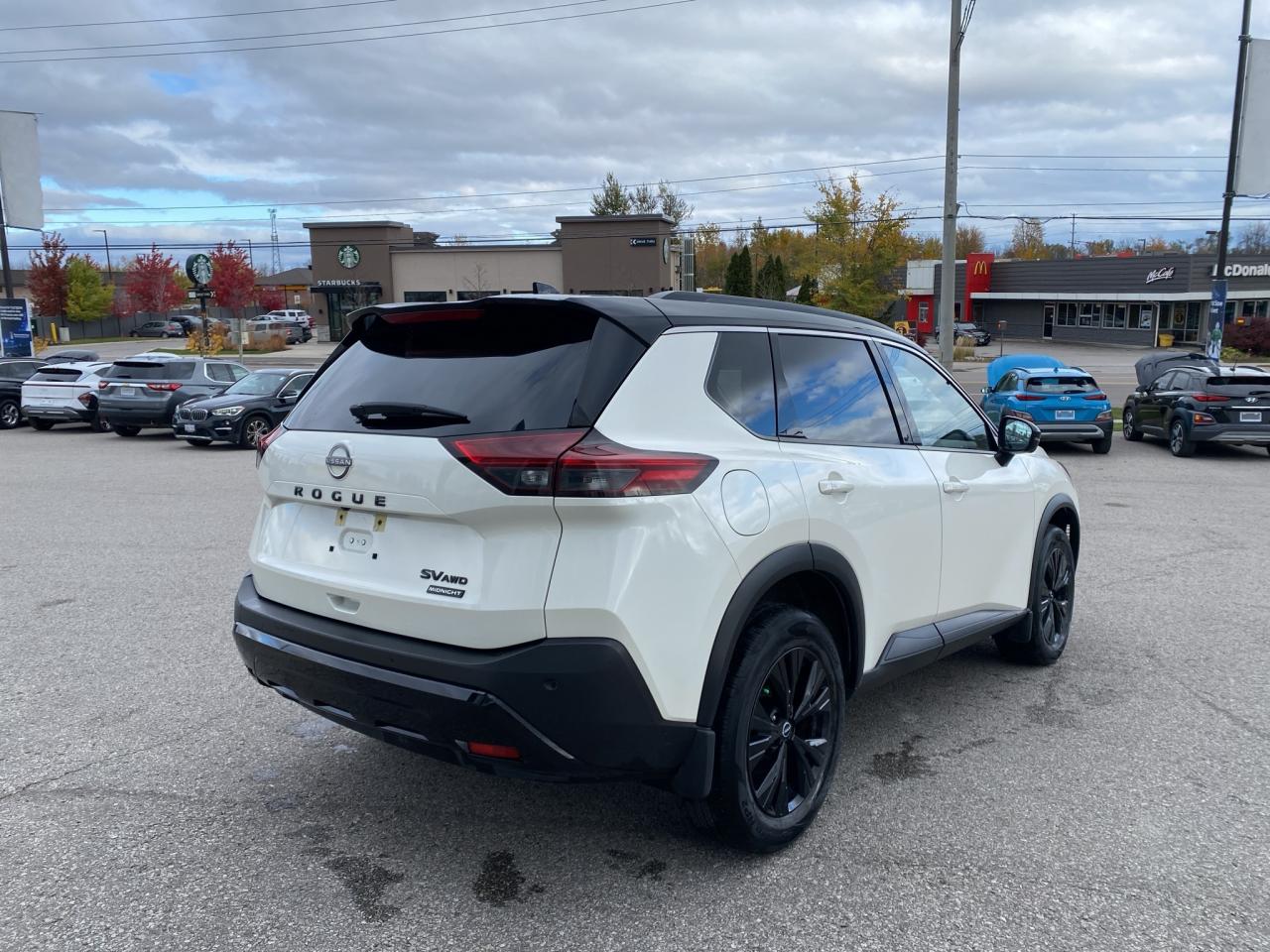 2023 Nissan Rogue AWD SV Moonroof Photo4