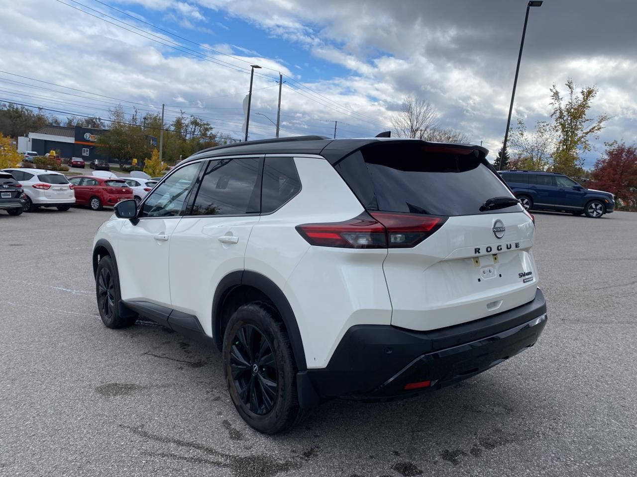 2023 Nissan Rogue AWD SV Moonroof Photo2