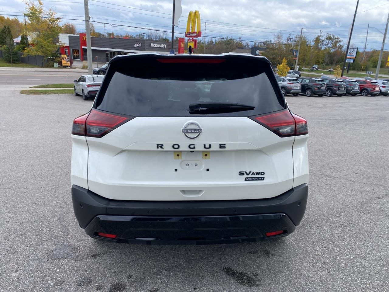 2023 Nissan Rogue AWD SV Moonroof Photo3