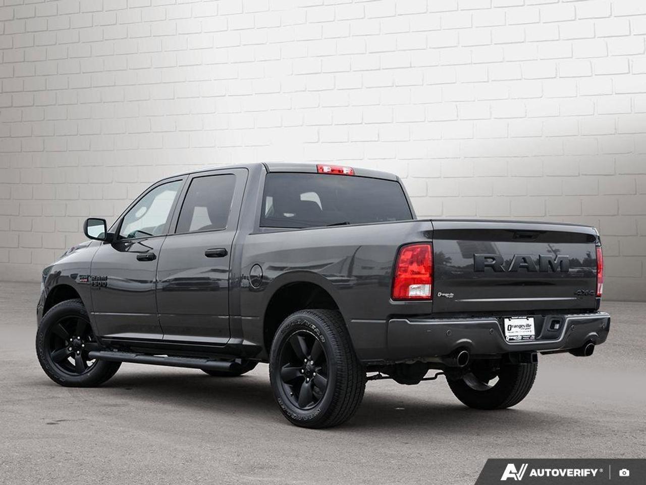 2022 RAM 1500 Classic ExpressBLACK EXPRESS, NIGHT, HEMI, CREW, 4X4, TOW Photo3