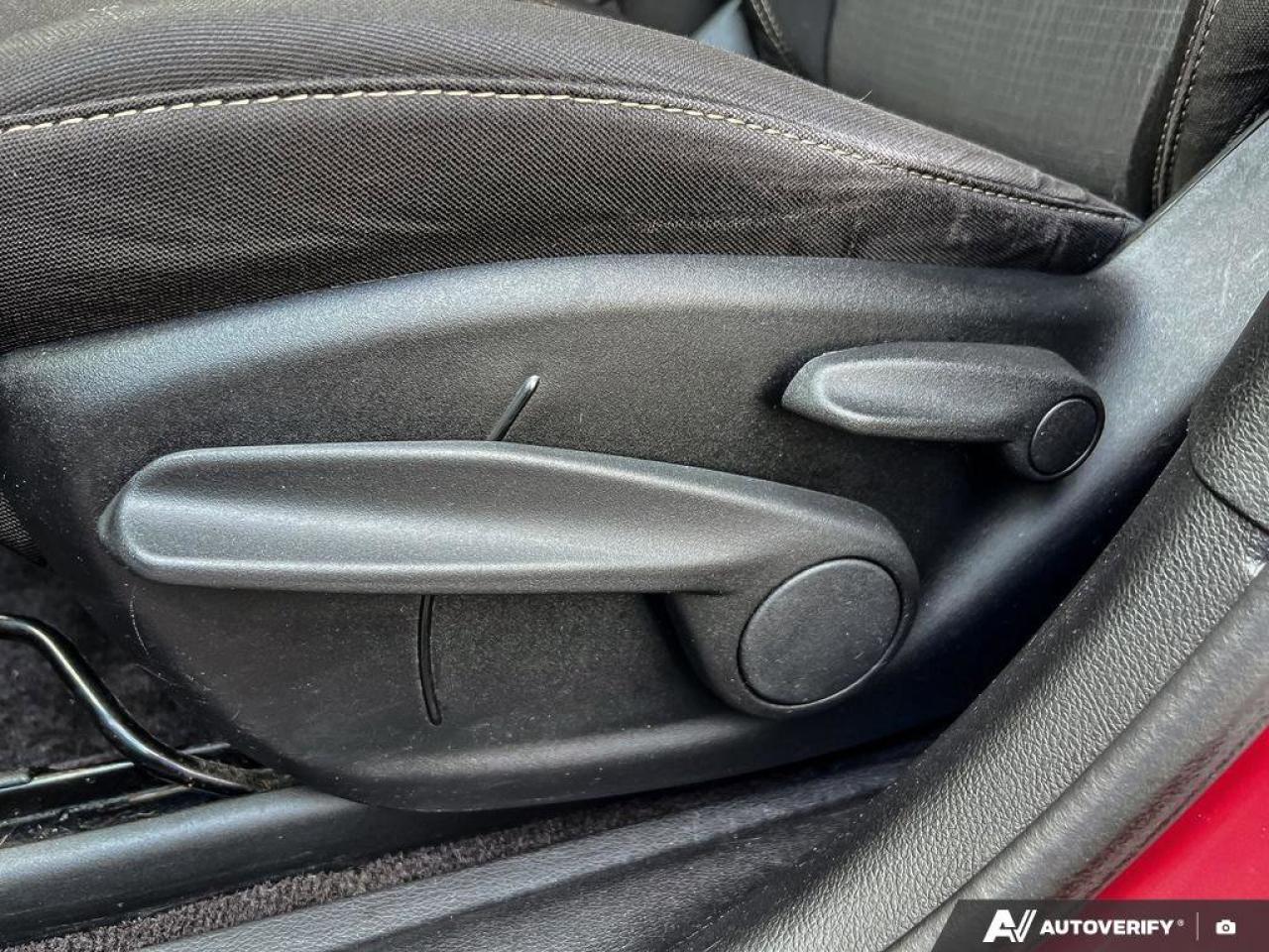 2016 Jeep Cherokee North   NAV   V6   HTD STEERING WHEEL NAV   V6   H Photo