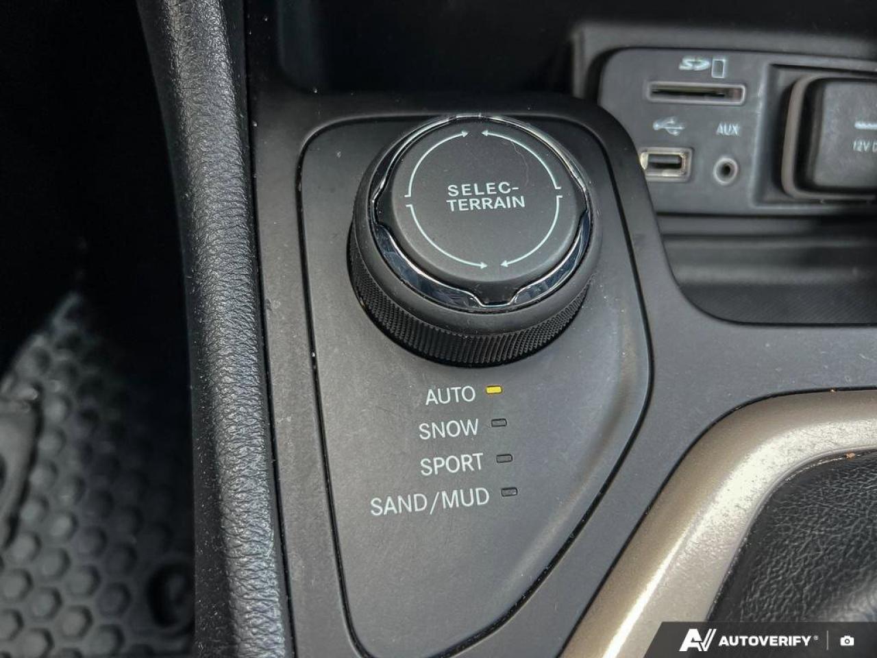 2016 Jeep Cherokee North   NAV   V6   HTD STEERING WHEEL NAV   V6   H Photo