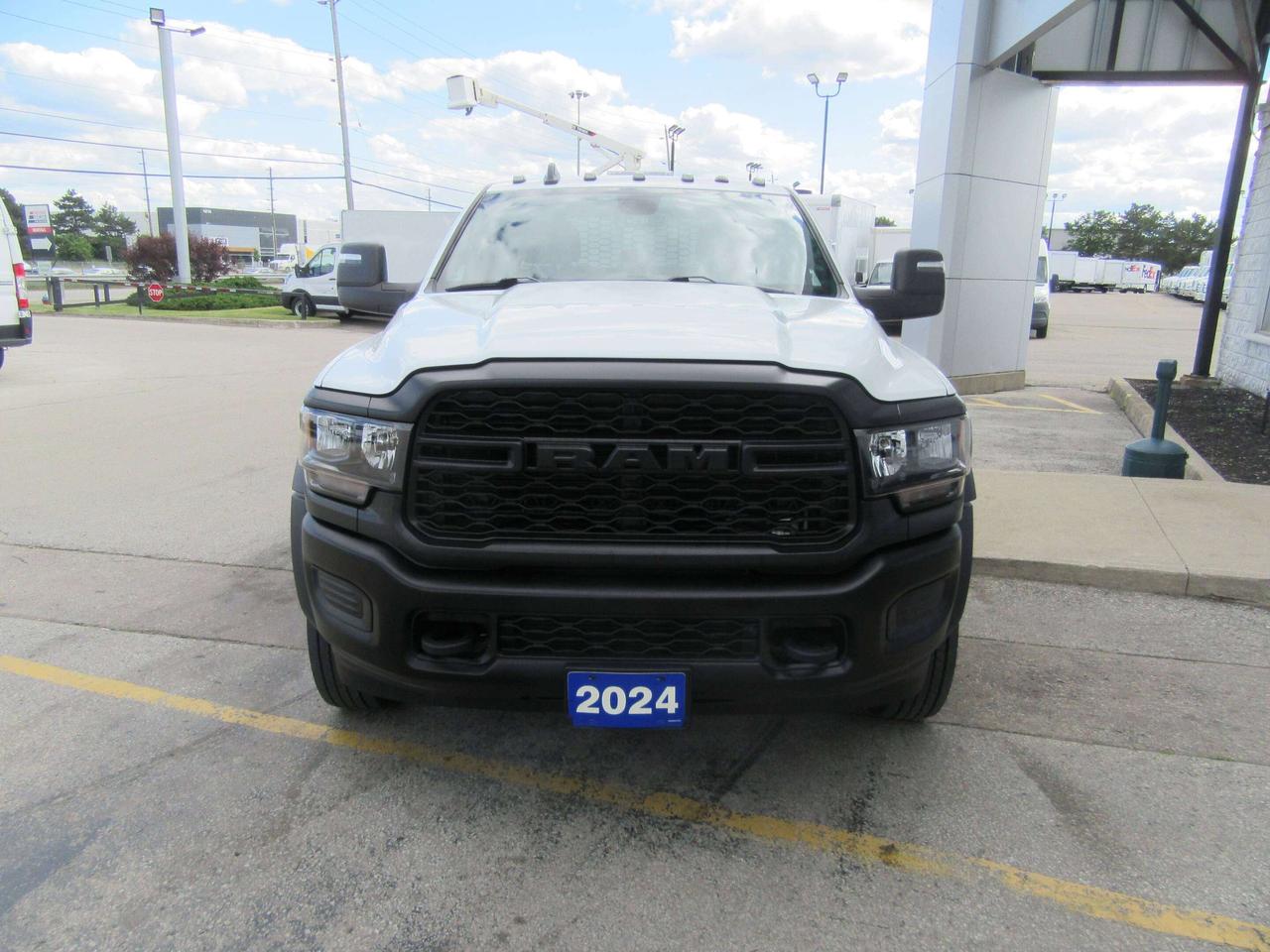 2024 RAM 5500 4X4 DIESEL CREW CAB 12 FT  FLAT DECK / GOOSE NECK Photo