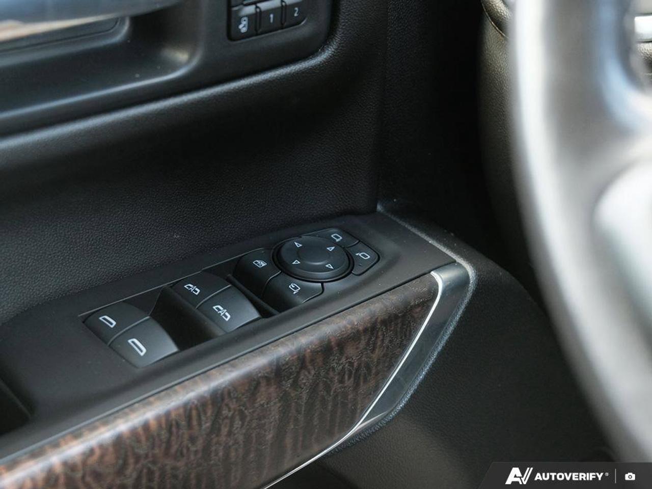 2021 GMC Sierra 1500 DenaliDENALI, CREW, 4X4, 5.3L, NAV, ROOF, 1-OWNER! Photo