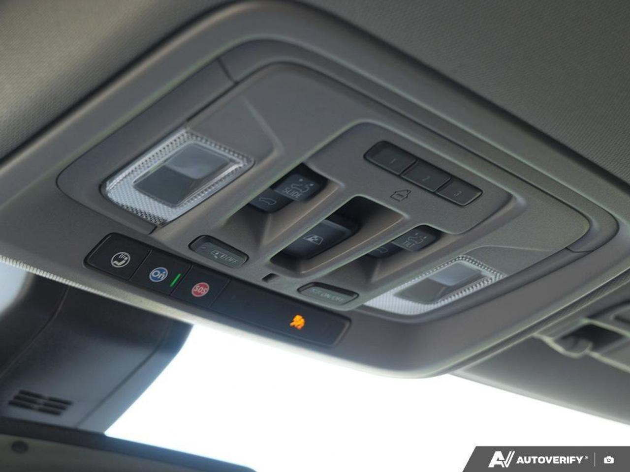 2021 GMC Sierra 1500 DenaliDENALI, CREW, 4X4, 5.3L, NAV, ROOF, 1-OWNER! Photo