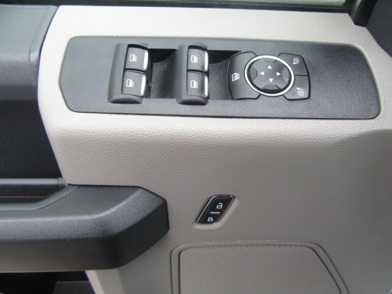 2022 Ford F-550 DIESEL CREW CAB 4X4 WITH 12FT STEEL DUMP BOX Photo