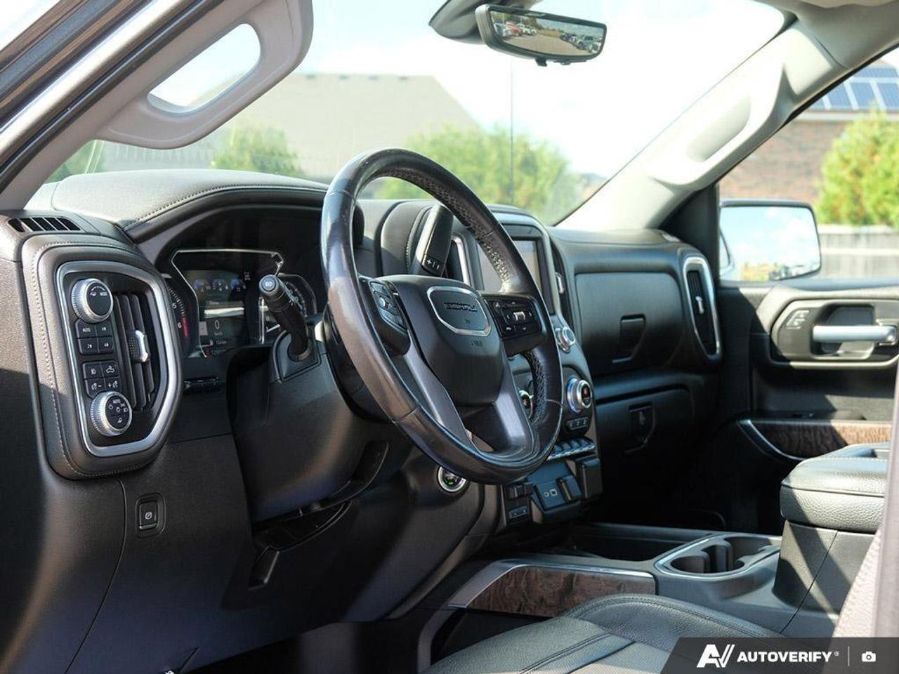 2021 GMC Sierra 1500 DenaliDENALI, CREW, 6.2L, 4X4, NAV, ROOF, HEATED/C Photo