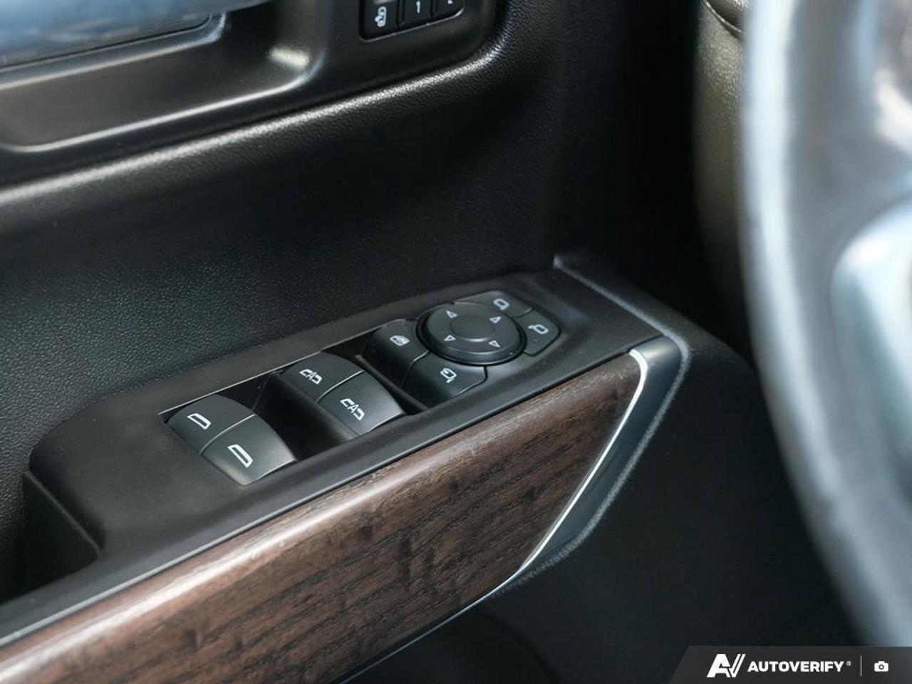 2021 GMC Sierra 1500 DenaliDENALI, CREW, 6.2L, 4X4, NAV, ROOF, HEATED/C Photo