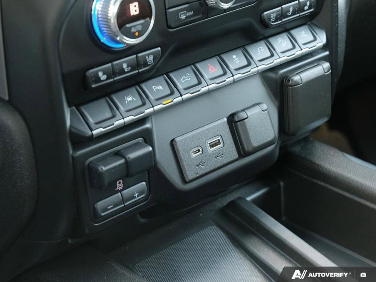 2021 GMC Sierra 1500 DenaliDENALI, CREW, 6.2L, 4X4, NAV, ROOF, HEATED/C Photo