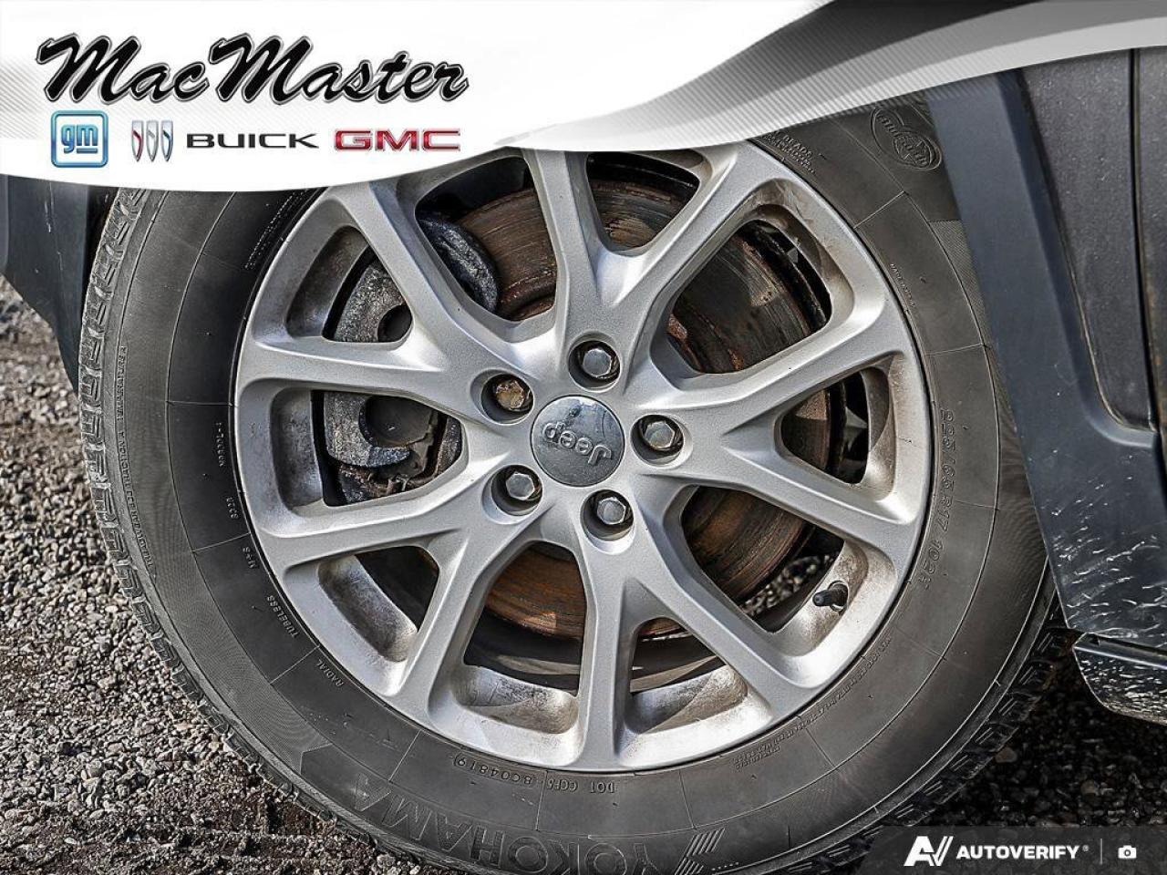 2015 Jeep Cherokee LatitudeNORTH, 4X4, V6, HEATED CLOTH, AS-TRADED! Photo