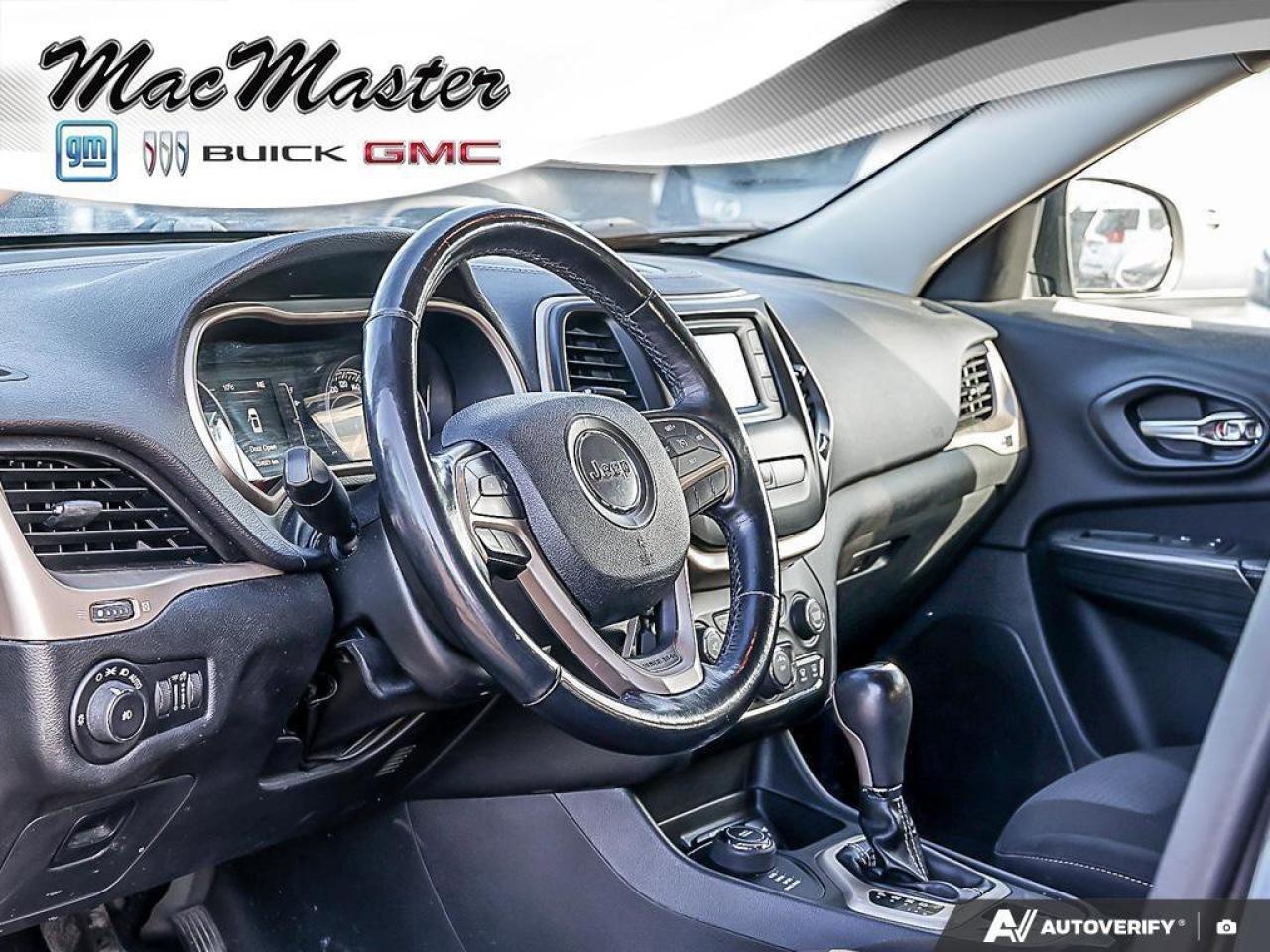 2015 Jeep Cherokee LatitudeNORTH, 4X4, V6, HEATED CLOTH, AS-TRADED! Photo