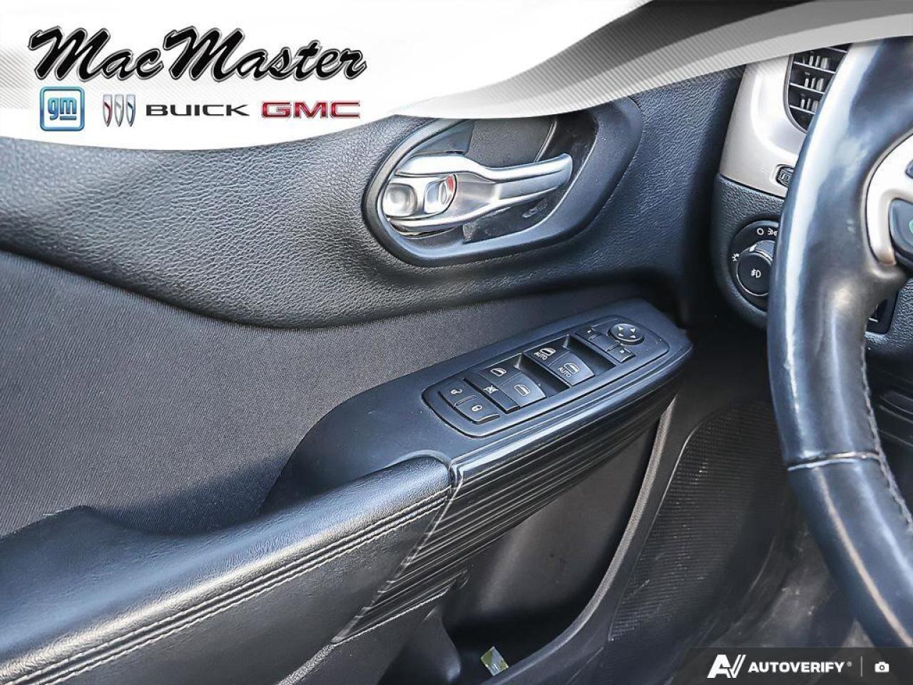 2015 Jeep Cherokee LatitudeNORTH, 4X4, V6, HEATED CLOTH, AS-TRADED! Photo