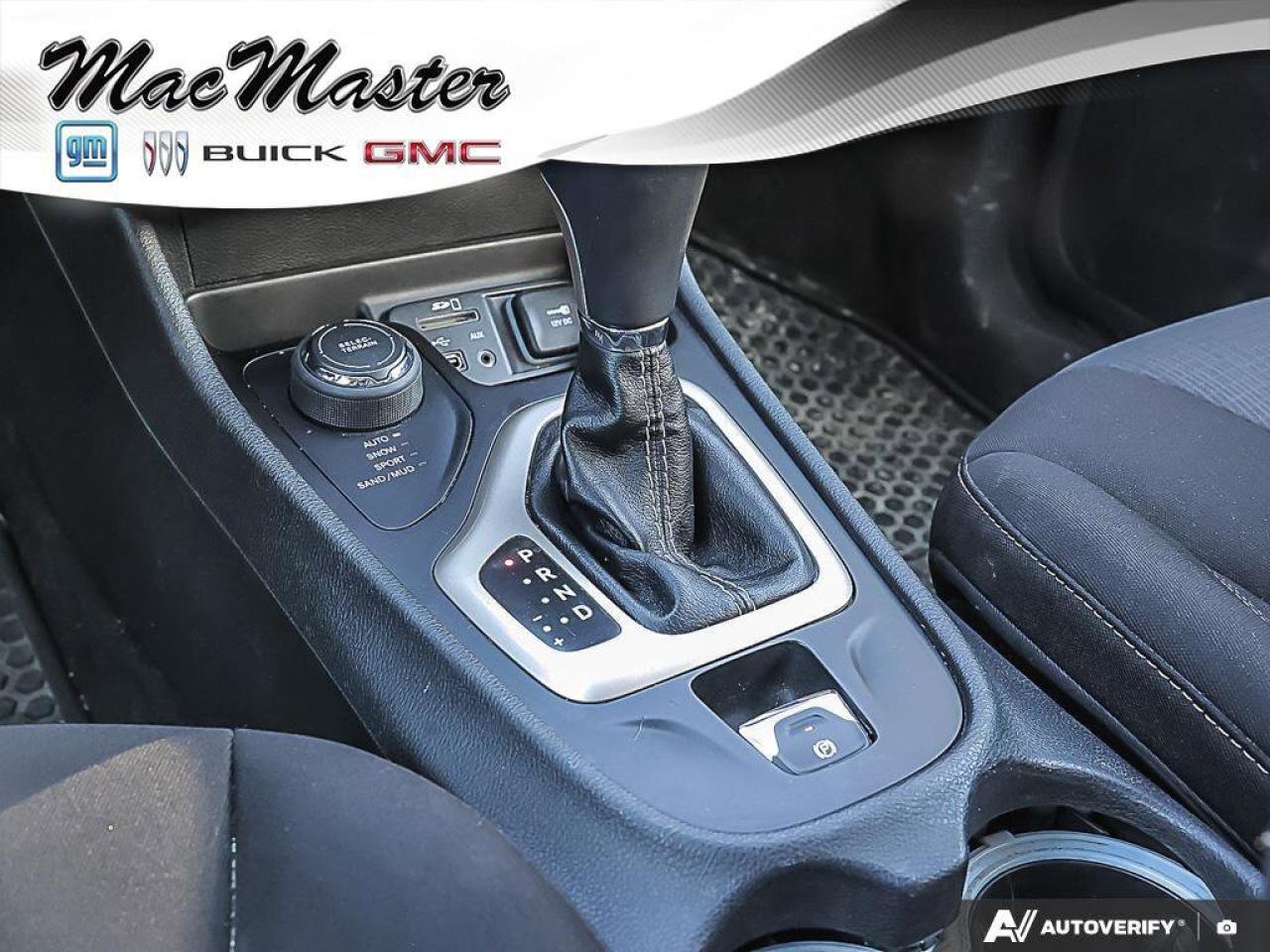 2015 Jeep Cherokee LatitudeNORTH, 4X4, V6, HEATED CLOTH, AS-TRADED! Photo