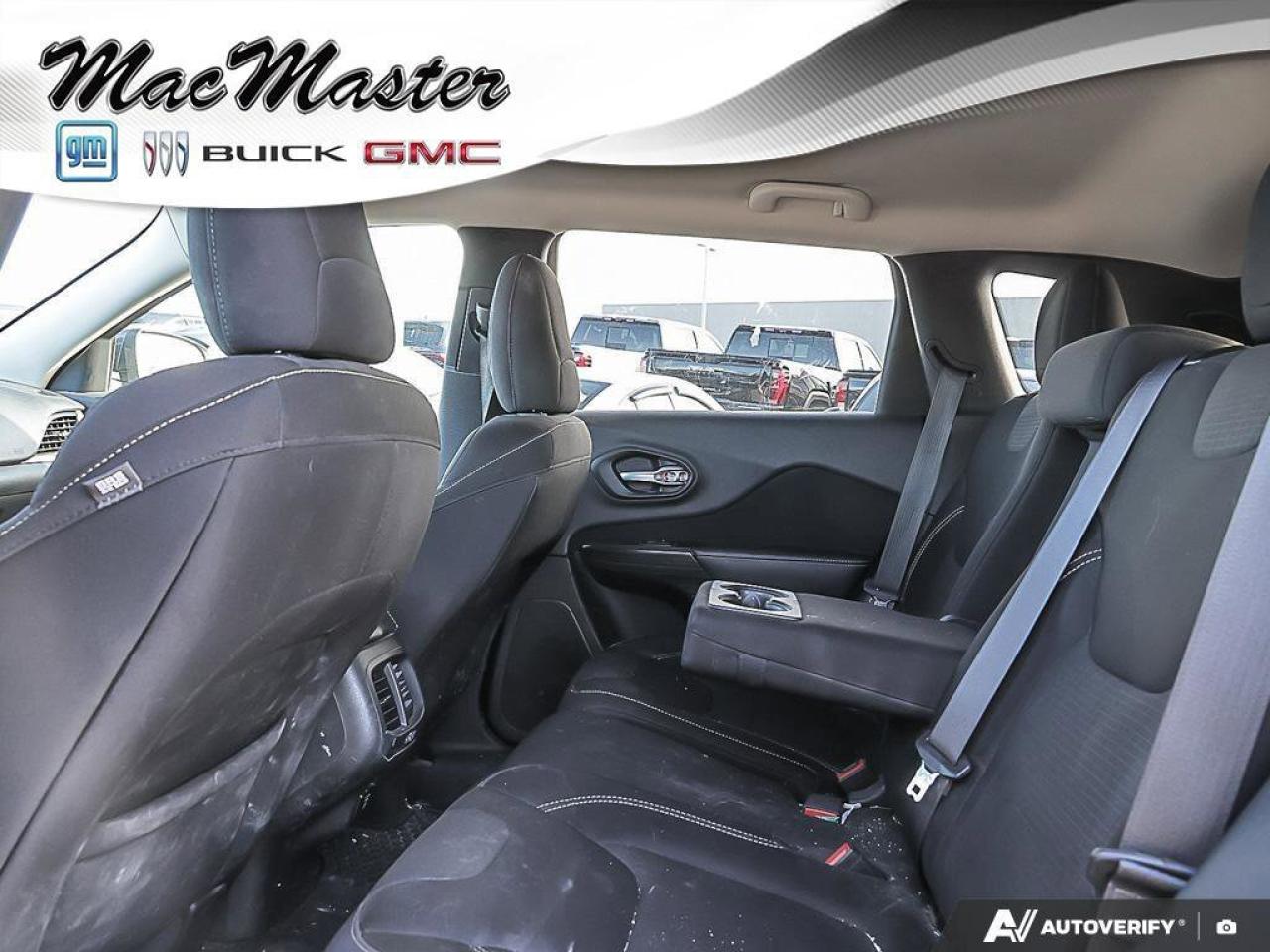 2015 Jeep Cherokee LatitudeNORTH, 4X4, V6, HEATED CLOTH, AS-TRADED! Photo